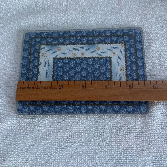 Temptations by Tara Old World Blue Baker Holder and Glass Trivet - Picture 3 of 12